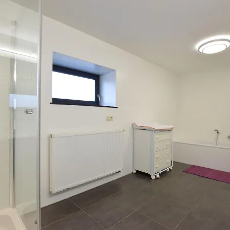 Luxury Cottage In Vaux-Sur-Sure With Jacuzzi
