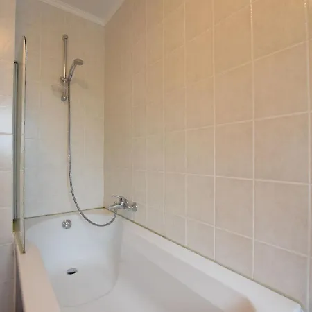Luxury Cottage In Vaux-Sur-Sure With Jacuzzi Holiday home